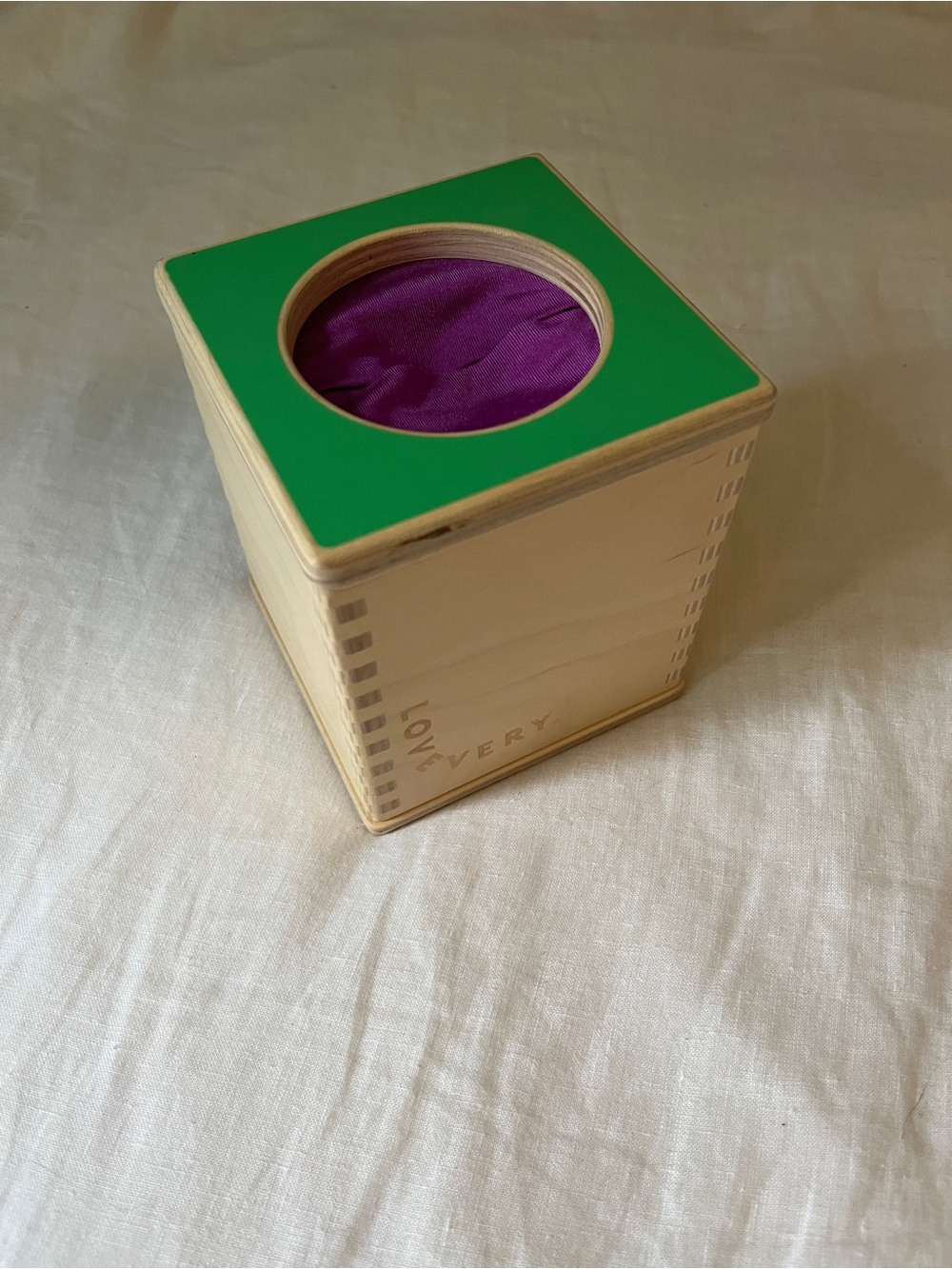Lovevery Magic Tissue Box - Picture 5 of 6